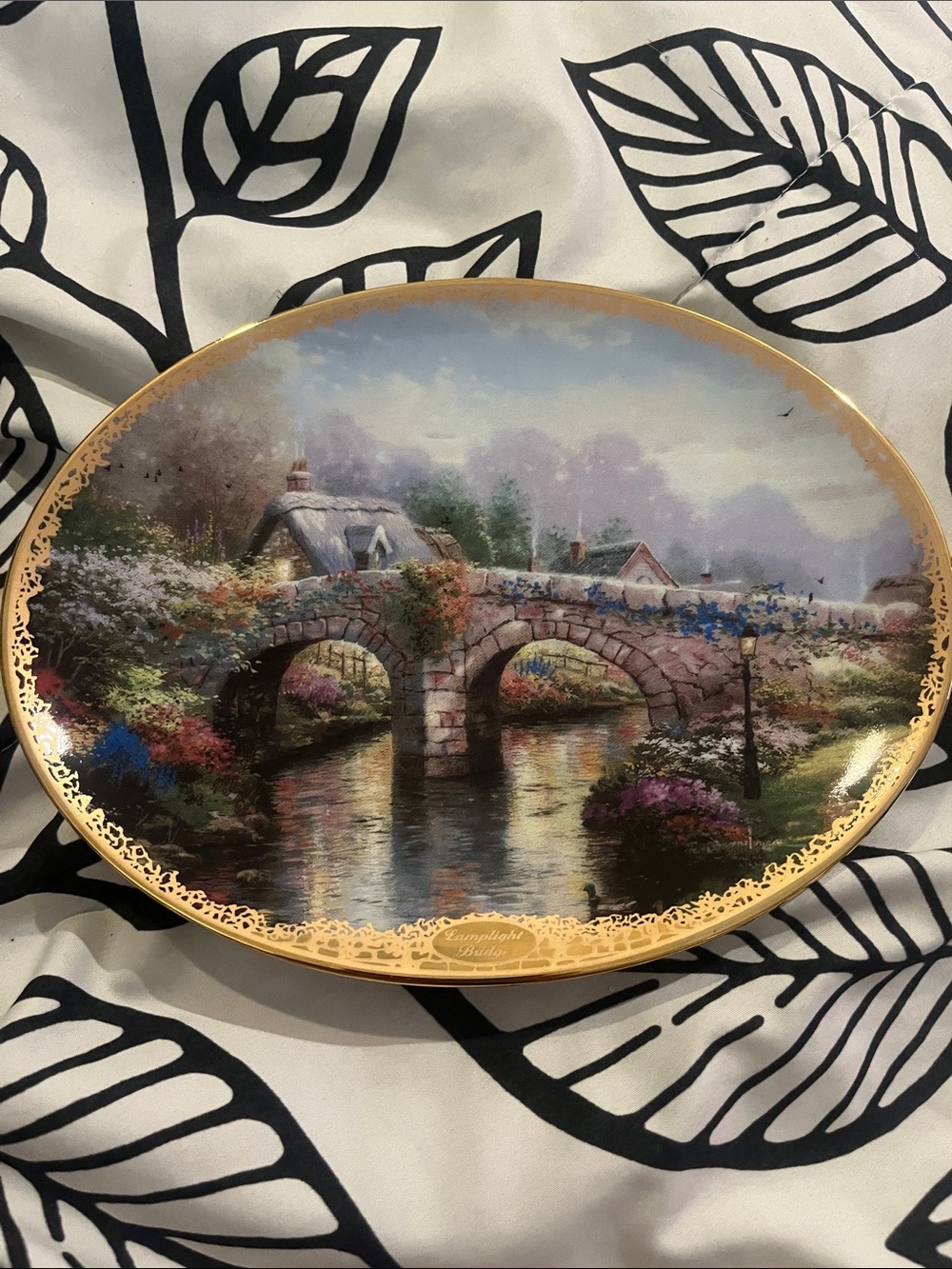 Thomas Kinkade “Lamplight Bridge” collectors plate